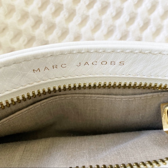 MARC JACOBS ‘Asa' Crossbody Bag in White - Picture 4 of 7